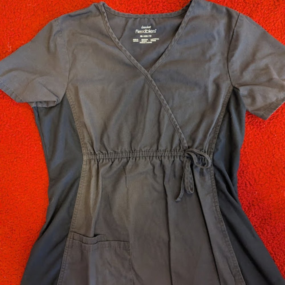 Maternity scrubs